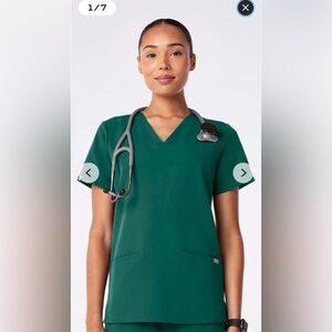 Small Figs Casma 3 Pocket Scrub Top NWT